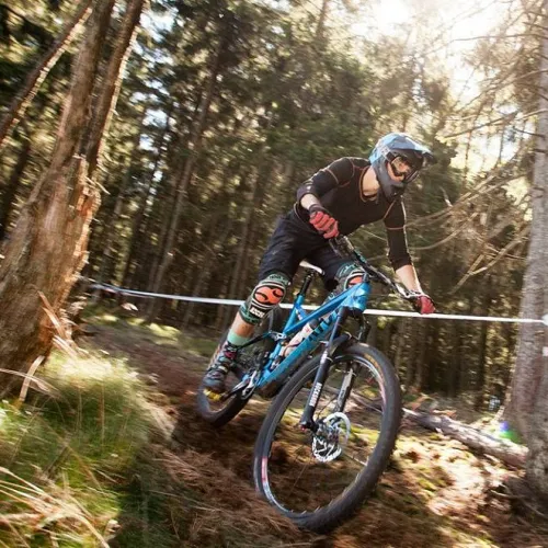 Enduro, Enduro, Enduro, 150mm, 160mm... Slyšíš to zprava, zleva.