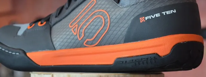 NOVINKY FIVE TEN PRO ROK 2016 - BIKE