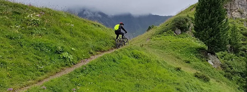 9 tipů, jak se s bikem rychleji dostat na kopec