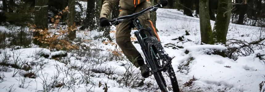 Biková kombineza Dirtsuit. Vše co potřebuješ do podzimní nepohody!