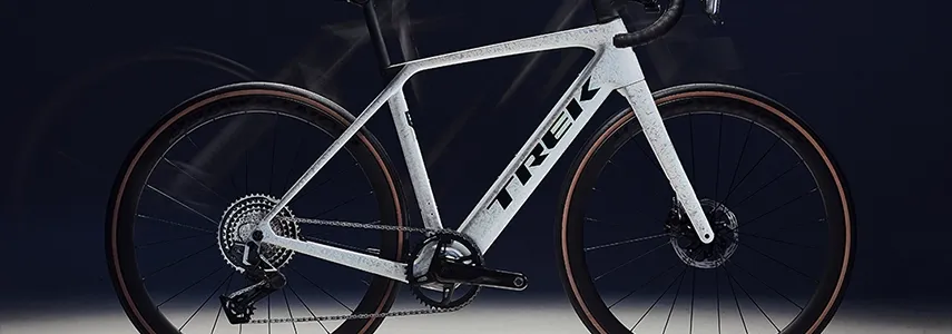 Nové Trek Domane+: lehčí, s delším dojezdem a ještě přirozenějším pocitem z jízdy